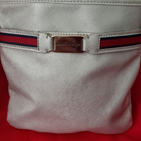 Small Tommy Hilfiger handbag - Picture 2 of 2